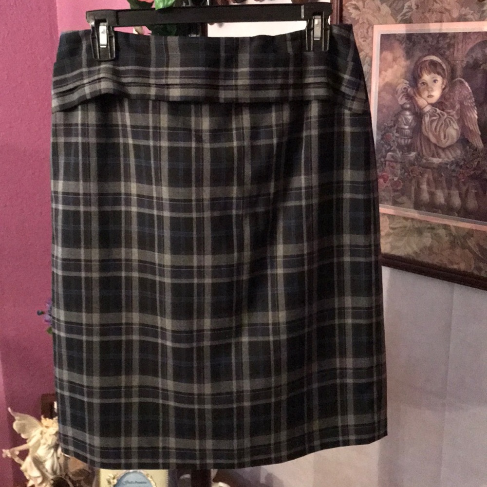 Pretty  plaid skirt. 8